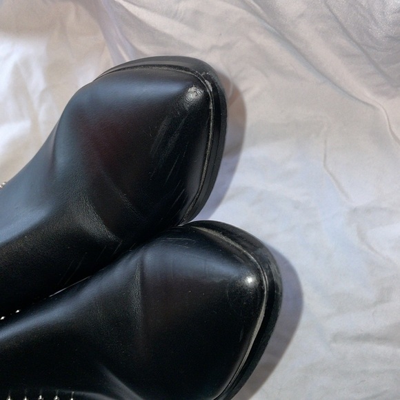 Marc Fisher Idalee Studded Chelsea Block Heel Booties
Black size 9 - Picture 14 of 16